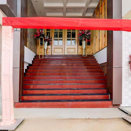 Super Townhouse Gls International Hotell Lucknow Exteriör bild