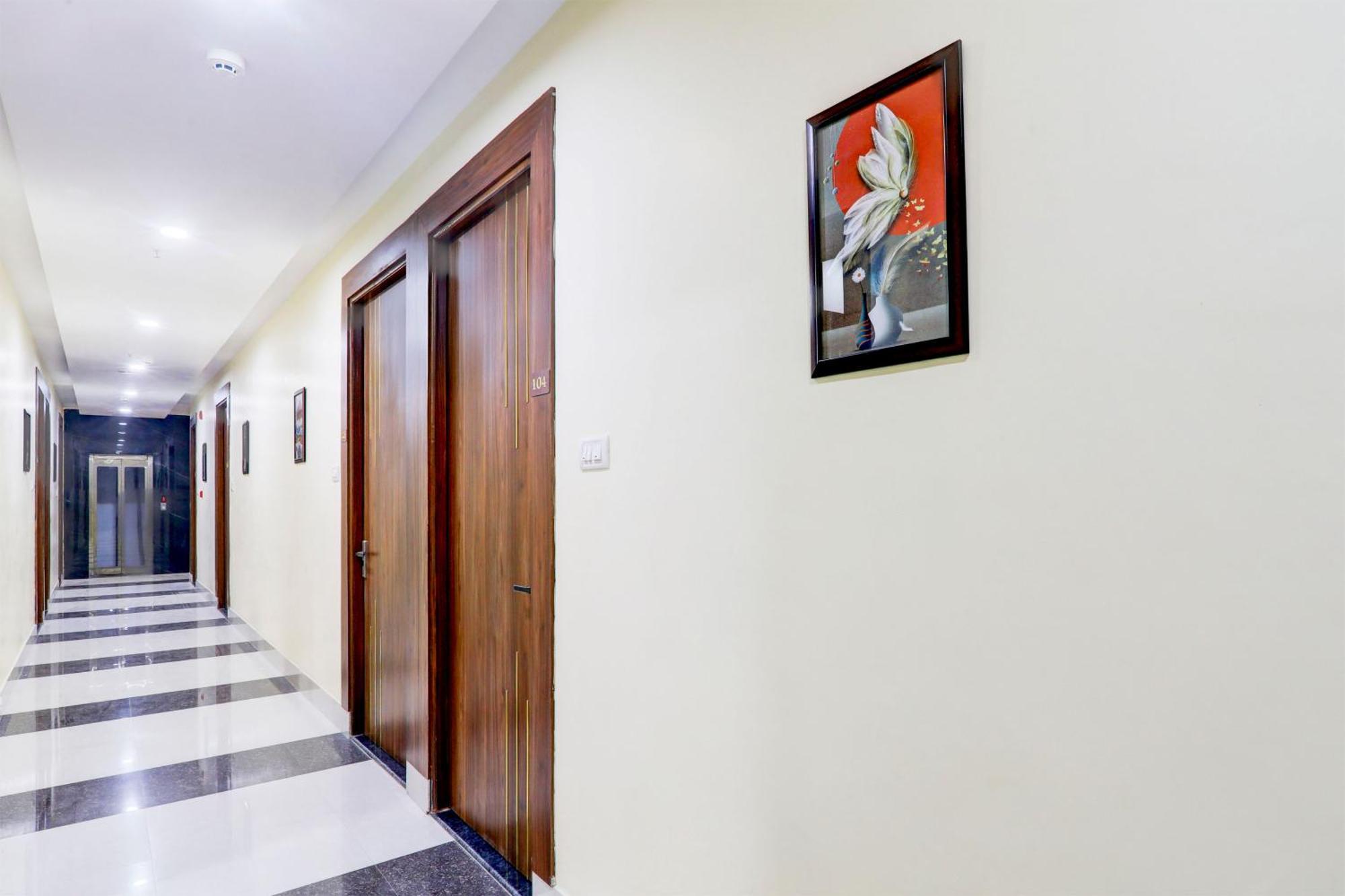 Super Townhouse Gls International Hotell Lucknow Exteriör bild