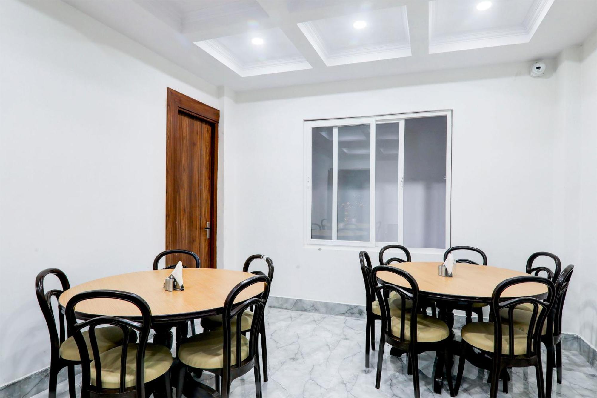 Super Townhouse Gls International Hotell Lucknow Exteriör bild