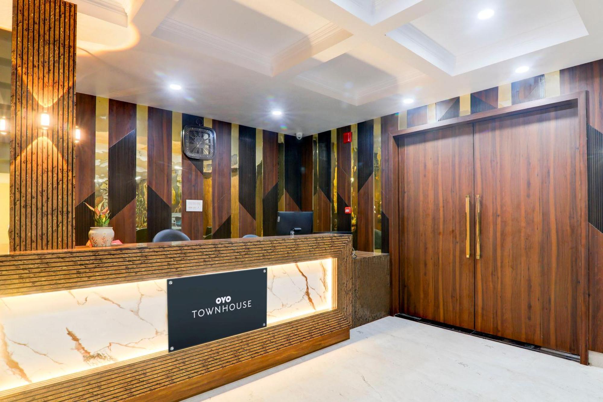 Super Townhouse Gls International Hotell Lucknow Exteriör bild