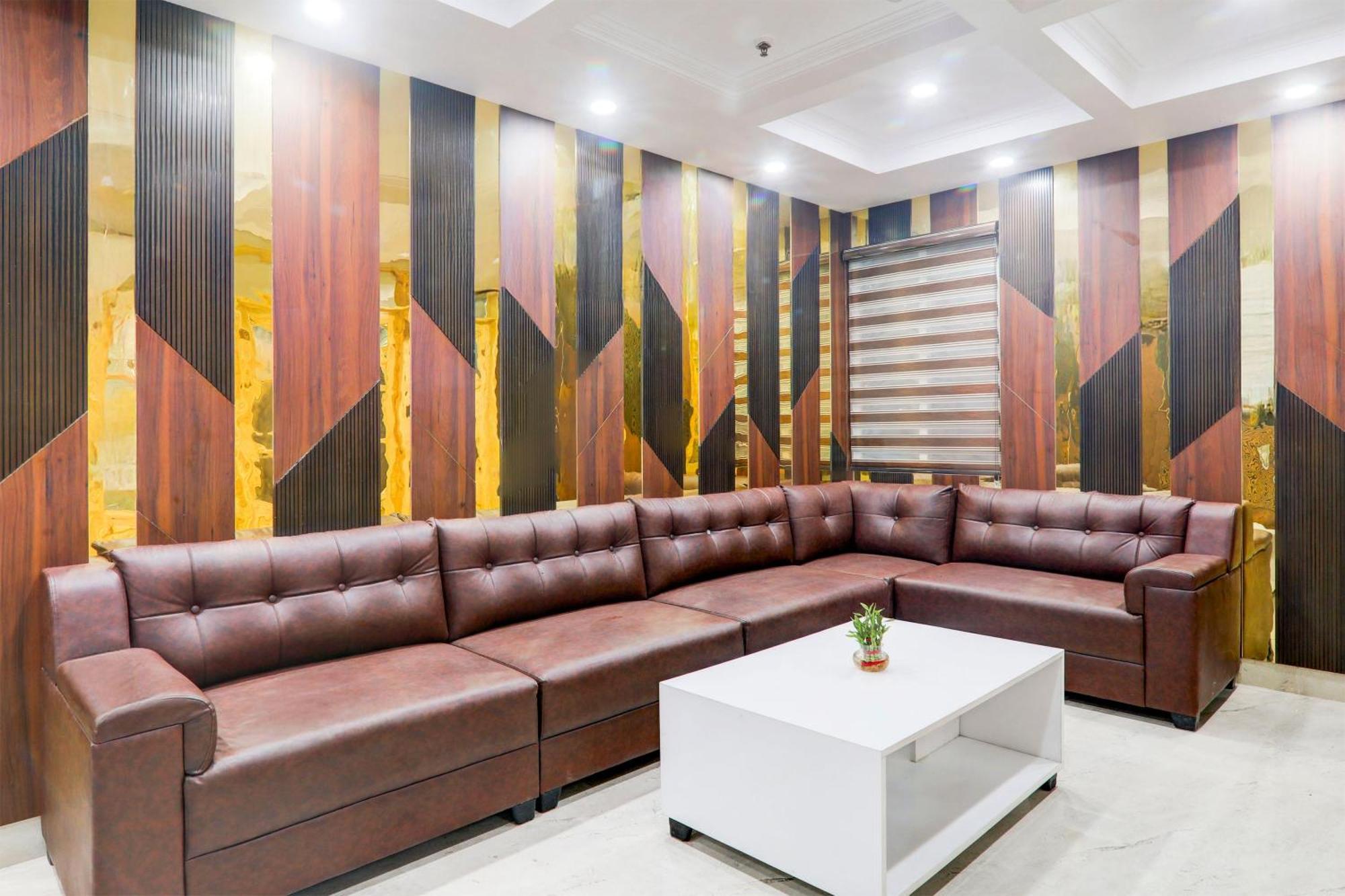 Super Townhouse Gls International Hotell Lucknow Exteriör bild