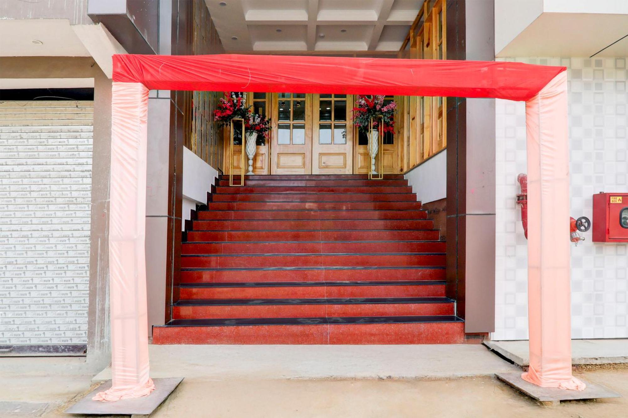 Super Townhouse Gls International Hotell Lucknow Exteriör bild