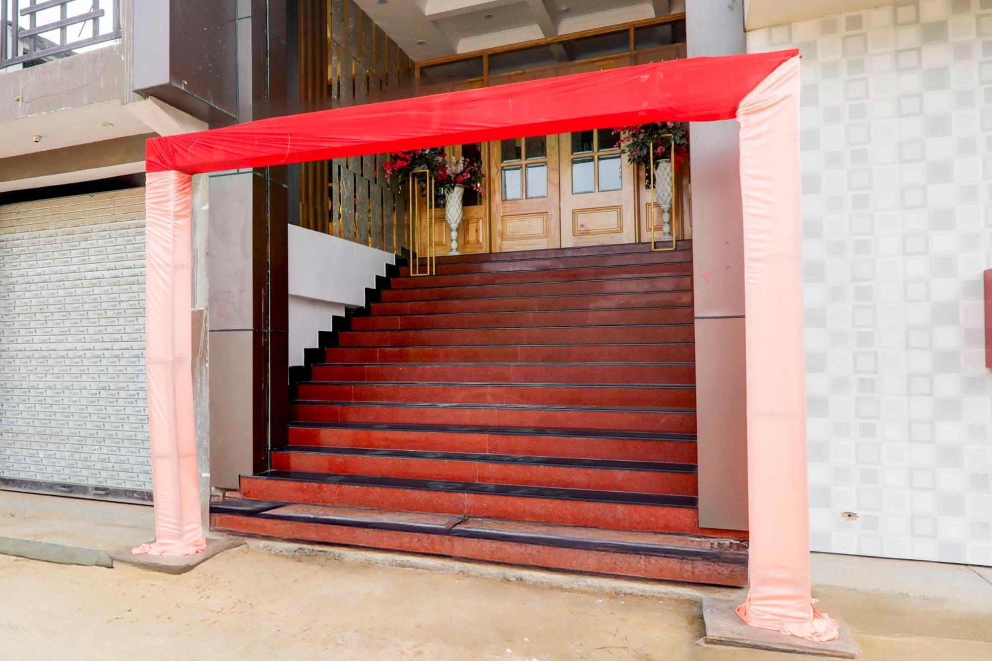 Super Townhouse Gls International Hotell Lucknow Exteriör bild